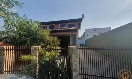 Sobrado com 4 quartos  à venda, 208.00 m2 por r$1090000.00  - hauer - curitiba/pr