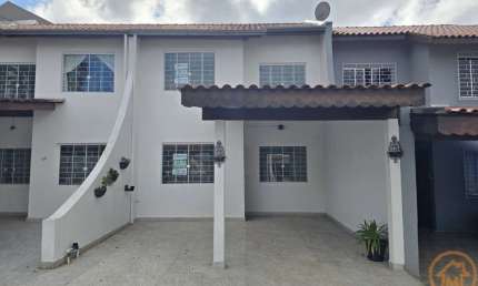 Sobrado com 3 quartos  para alugar, 90.00 m2 por R$2390.00  - Boqueirao - Curitiba/PR
