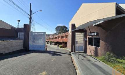 Sobrado com 3 quartos  para alugar, 72.32 m2 por R$1800.00  - Xaxim - Curitiba/PR