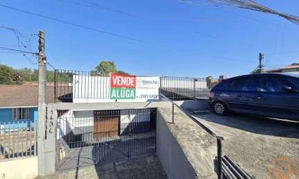 Casa Residencial com 2 quartos  para alugar, 190.00 m2 por R$3560.00  - Xaxim - Curitiba/PR