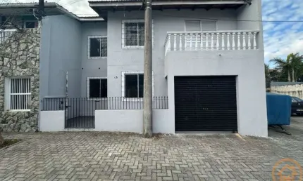 Sobrado com 3 quartos  para alugar, 130.00 m2 por R$2600.00  - Boqueirao - Curitiba/PR