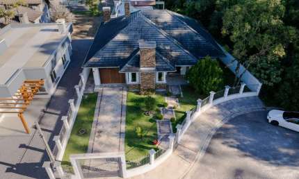Casa para Venda no bairro Carniel em Gramado, 3 quartos sendo 1 suíte, 1 vaga, 214 m² de área total, 214 m² privativos,