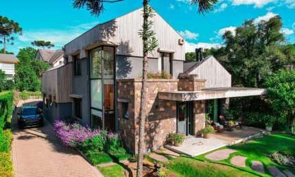 Casa para Venda no bairro Aspen Mountain em Gramado, 3 quartos sendo 3 suítes, 2 vagas, 308 m² de área total, 308 m² privativos,
