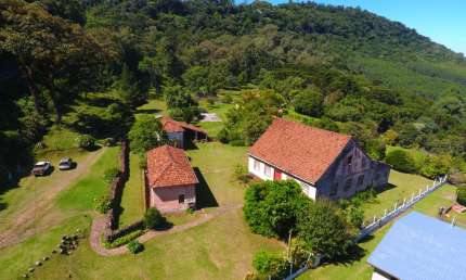 Sítio / Chácara para Venda no bairro Centro em Morro Reuter, 3 quartos sendo 1 suíte, 1 vaga, 67000 m² de área total, 790 m² privativos,