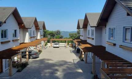 Casa para Venda no bairro Varzea Grande em Gramado, 2 quartos sendo 2 suítes, 1 vaga, 82 m² de área total, 82 m² privativos,