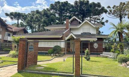 Casa para Venda no bairro Planalto em Gramado, 3 quartos, 2 vagas, 259 m² de área total, 259 m² privativos,