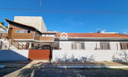 Casa com 5 quartos à venda na rua professor josé duarte de melo, 325, centro, balneário piçarras, 210 m2 por r$ 1.550.000