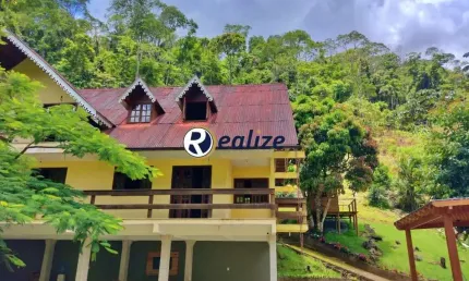 Duas chácaras composta por uma casa com 5 quartos e área gourmet completa á venda no condomínio pinheiro bravo, domingos martins - es