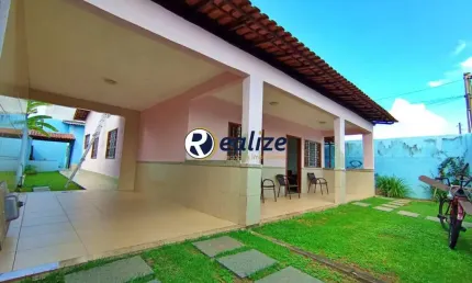 Casa à venda na Praia do Morro, composta por uma casa de 3 quarto e outra nos fundos de 2 quartos