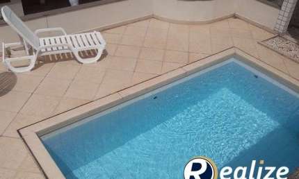 Casa de 3 quartos com área de lazer completa em condomínio fechado na Praia do Morro