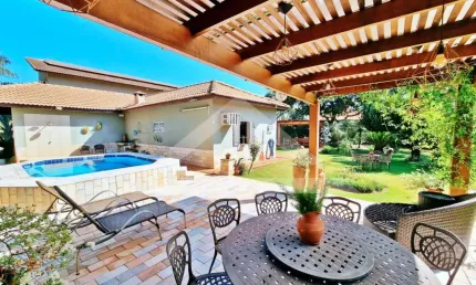 Sobrado à venda no Condomínio Village Bandeirantes I, próximo ao Pesqueiro Casa Grande - Jardinópolis/SP.