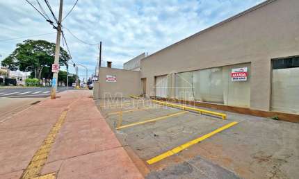 Imóvel comercial de 421m² de área construída para locação, próximo a Avenida Independência - Bairro Centro, Ribeirão Preto/SP.
