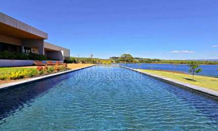 Casa térrea à venda no Condomínio Reserva Mata Azul, após a Balsa - Delfinópolis/MG.