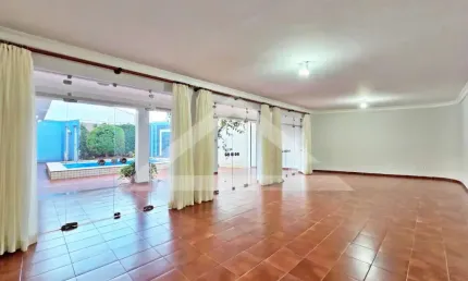 Casa térrea para locação no Bairro Alto da Boa Vista, próximo a Avenida Independência - Ribeirão Preto/SP.