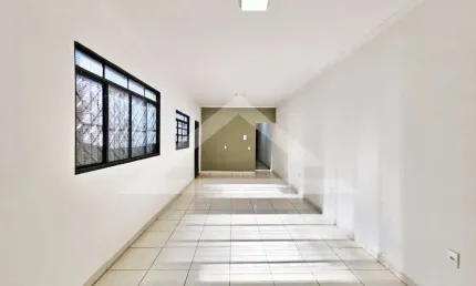 Casa térrea para venda e locação no Bairro Vila Elisa, próximo a Avenida Brasil - Ribeirão Preto/SP.