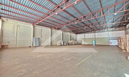 Galpão comercial para locação no Bairro Lagoinha, próximo à Av. Castelo Branco - Ribeirão Preto/SP.