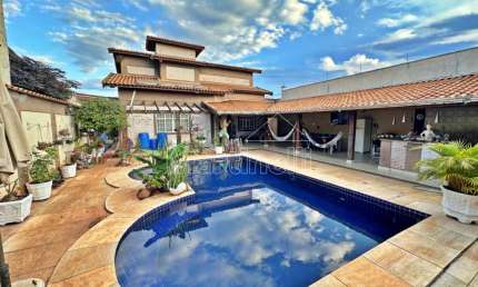 Sobrado à venda, próximo ao Colégio Ressurreição - Ribeirão Preto/SP.