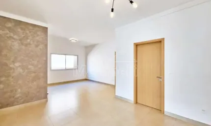 Casa térrea à venda no Condomínio Alto do Vale, próximo ao Santa Maria Outlet - Cravinhos/SP.