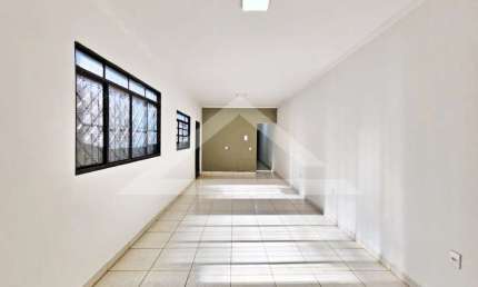 Casa térrea para venda e locação no Bairro Vila Elisa, próximo a Avenida Brasil - Ribeirão Preto/SP.