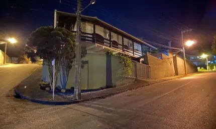Casa com 4 dormitórios à venda no bairro Centro em Pomerode/SC
