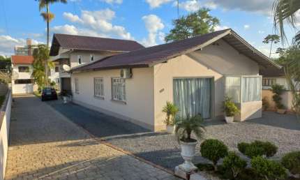 Casa com 4 dormitórios à venda no bairro Imigrantes em Timbó/SC