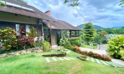 Casa com 3 dormitórios à venda no bairro Centro em Timbó/SC