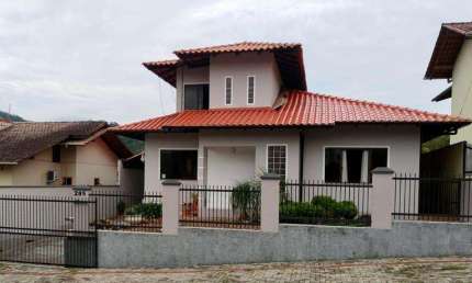 Casa com 3 dormitórios à venda no bairro Quintino em Timbó/SC