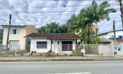 Casa com 1 dormitório à venda no bairro Centro em Timbó/SC