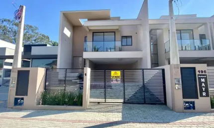 Casa com 3 dormitórios à venda no bairro Quintino em Timbó/SC