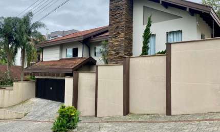 Casa com 3 dormitórios à venda no bairro Quintino em Timbó/SC