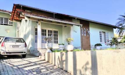 Casa com 3 dormitórios à venda no bairro Centro em Timbó/SC