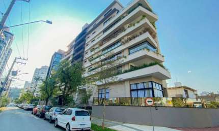 Apartamento com 4 dormitórios à venda no bairro Centro em Blumenau/SC