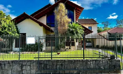 Casa com 4 dormitórios à venda no bairro Centro em Timbó/SC