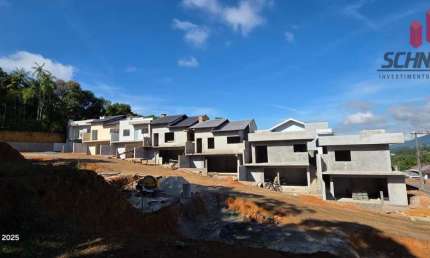 Casa com 3 dormitórios à venda no bairro Quintino em Timbó/SC