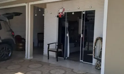 Linda casa no Madri com ampla área gourmet e vaga pra 4 carros