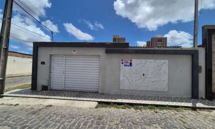 Casa 3/4 localizada no bairro Rosa dos Ventos - Parnamirim