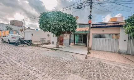 Linda Casa Duplex 3/4  Sendo Suítes em Nova Parnamirim