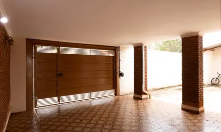Casa à Venda no Bairro Jardim São Luiz - Ribeirão Preto.