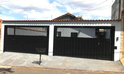 Casa à Venda no Bairro Portal do Alto - Ribeirão Preto.