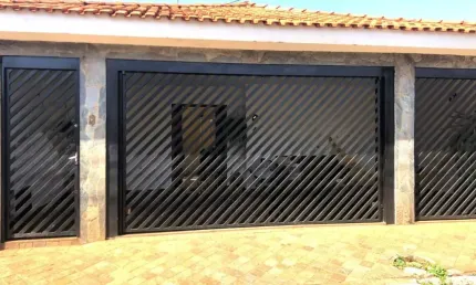 Casa à Venda – R$ 300.000,00.  Localização: Vila Albertina, Ribeirão Preto - SP