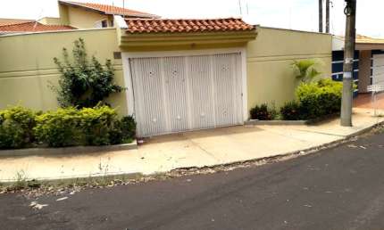 Sobrado à Venda– R$ 535.000,00.Localização: Residencial e Comercial Palmares, Ribeirão Preto - SP.