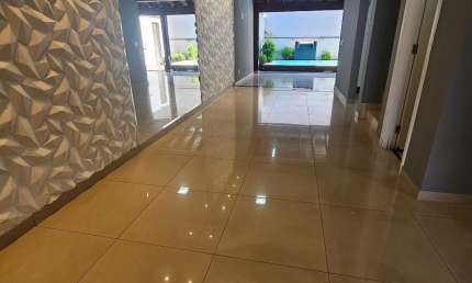 Sobrado à Venda no Condomínio Praças do Sul  R$ 775.000,00. Localização: Bairro Vila do Golf, Ribeirão Preto - SP.