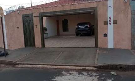 Casa à Venda R$ 797.000,00. Localização: Jardim Antártica, Ribeirão Preto - SP