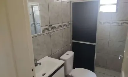 Casa com 2 quartos para alugar na Rua Guarai, 27, Campo Grande, Rio de Janeiro por R$ 1.300