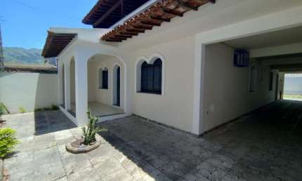 Casa com 2 quartos à venda na Rua Agrícola, Bangu, Rio de Janeiro por R$ 495.000