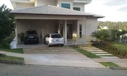 BELÍSSIMA E CONFORTÁVEL CASA À VENDA NO COND. VILLAGIO PARADISO - A/C 406 m², Alto padrão, 04 dormitórios, (02 suítes - 01 máster com hidro e closet)