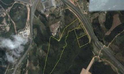 ÁREA INDUSTRIAL À VENDA EM JUNDIAÍ - 197.634,60 m², localização privilegiada, no entroncamento das rodovias Anhanguera e Bandeirantes, com frente para a Bandeirantes. Valor sob consulta.