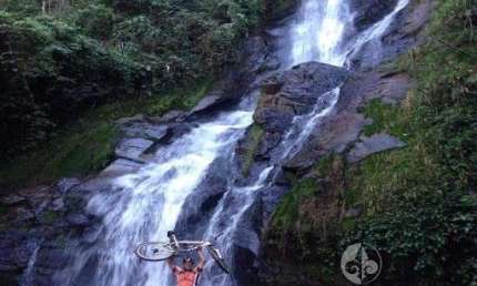 BELÍSSIMO SÍTIO COM CACHOEIRA À VENDA EM TAUBATÉ - AT /35.400 M², Localizado na montanha numa altitude de 1.100 metros, muito verde e abundância em água, ótimo para eco turismo com uma das maiores cac