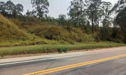 TERRENO INDUSTRIAL À VENDA, FRENTE PARA RODOVIA EM VÁRZEA PAULISTA - Área de 2.000 m², próximo à empresa Frango Á Doro,