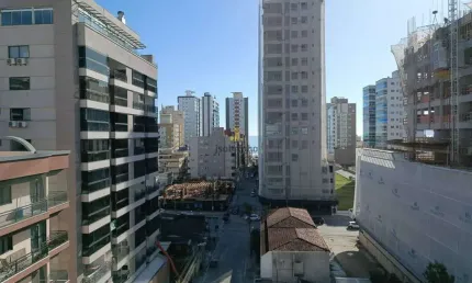 Apartamento com 3 quartos para alugar na Rua 310, 345, Meia Praia, Itapema
